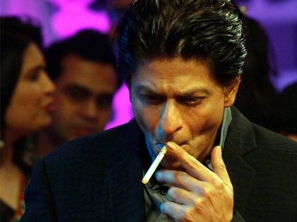 shahrukh khan says he lied about quitting smoking says he is surrounded by smoke | 'मी सिगरेटच्या धुरात वेढला गेलोय', शाहरुखचा खुलासा; चाहते काळजीने म्हणाले, 'जगात प्रेम...'