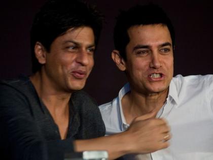 Shah Rukh Khan's unique gift of 'Friendship Day' to Aamir Khan | शाहरुख खानकडून आमिर खानला 'फ्रेंडशीप डे'चं अनोखं गिफ्ट