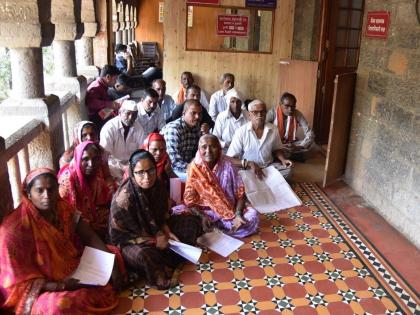 ... So let's build our own shelter on what ground; Anger of landless farmers | ... तर कसलेल्या जमिनीवरच स्वतःचे सरण रचू; भूमिहीन शेतकऱ्यांचा संताप