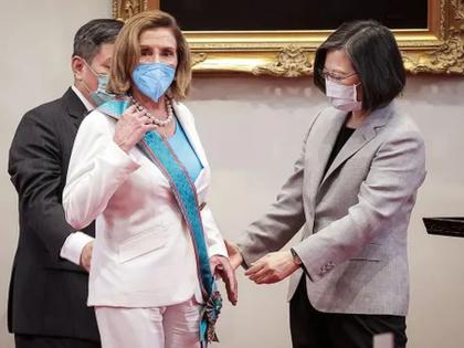 Taiwan's President Tsai Ing-wen, America's Nancy Pelosi and Xi Jinping | पोलादी दोघी अन् जिनपिंग