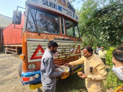 Container of Naik Sutagirani in Yavatmal district across the sea! | यवतमाळ जिल्ह्यातील नाईक सुतगिरणीचा कंटेनर सातासमुद्रापार!