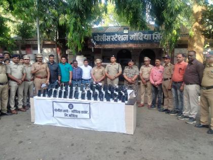 The police found 88 missing mobile phones and returned them to the complainant | गहाळ झालेले ८८ मोबाईल शोधून पोलिसांनी दिले तक्रारकर्त्यांना