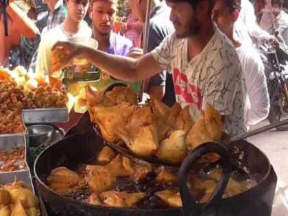 Cafeterias and public areas will soon display the warning of Samosa, jalebi health alert | लठ्ठपणाविरोधात सरकार आखतंय नवा प्लॅन; खाद्यप्रेमींसाठी IMP बातमी, समोसा, जिलेबी खाताय तर... Cafeterias and public areas will soon display the warning of Samosa, jalebi health alert | लठ्ठपणाविरोधात सरकार आखतंय नवा प्लॅन; खाद्यप्रेमींसाठी IMP बातमी, समोसा, जिलेबी खाताय तर...