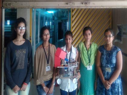 Students of Jalgaon developed seed saving device during sowing | जळगावातील विद्यार्थ्यांनी केले पेरणी दरम्यान बियाणे बचतीचे यंत्र विकसीत