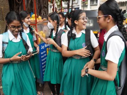 An atmosphere of joy among the students after the ssc exam | SSC Exam: हुर्रर्र! पेपरे संपले; आता मज्जाच मज्जा, पेपरच्या शेवटच्या दिवशी विद्यार्थ्यांचा जल्लोष