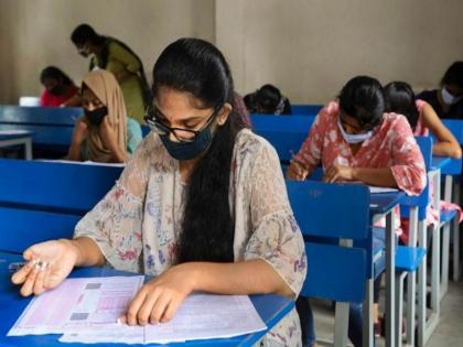 Maharashtra State Board of Secondary and Higher Secondary Education has extended the time for 10th and 12th class students for papers | Maharashtra Board: दहावी - बारावीच्या विध्यार्थ्यांना मोठा दिलासा; पेपर सोडवण्यासाठी जास्तीचा अर्धा तास