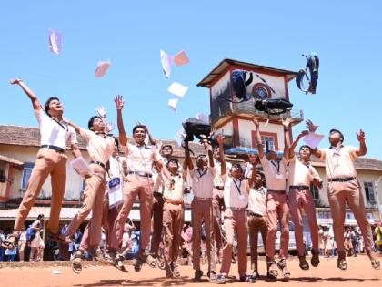 10th exam is over, Cheering students in ratnagiri | ssc exam: हुश्श.. संपली एकदाची परीक्षा; रत्नागिरीत विद्यार्थ्यांनी केला जल्लोष