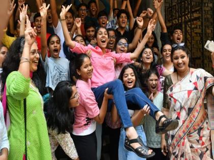 In Pimpri Chinchwad city with 97.95 percent in the 10th class results, girls are leading this year as well | दहावीच्या निकालात ९७.९५ टक्क्यांसह पिंपरी चिंचवड शहरात यंदाही मुलींचीच आघाडी