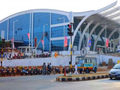 An unidentified bag was found in a flight landing at Daboli Airport from Delhi | 'खोदा पहाड निकला चूहा'! दिल्लीहून दाबोळी विमानतळावर उतरणाऱ्या विमानात अज्ञात बॅग आढळली अन्...