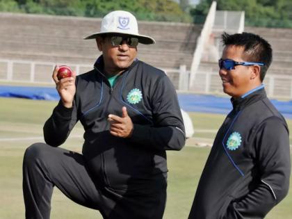 I am the only Indian to score five wickets in Sharjah | शारजाह येथे पाच बळी मिळवणारा मी एकमेव भारतीय