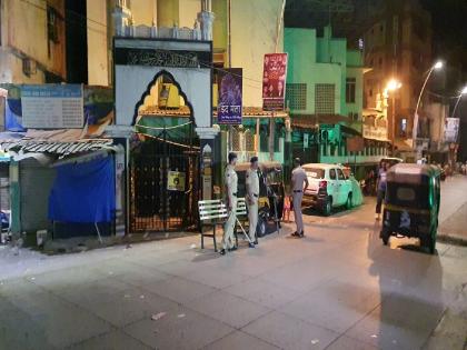 Strict police security outside the mosque in Mumbra after MNS's warning | मुंब्रा इथं मनसेच्या इशाऱ्यानंतर मशिदीबाहेर कडक पोलिस बंदोबस्त