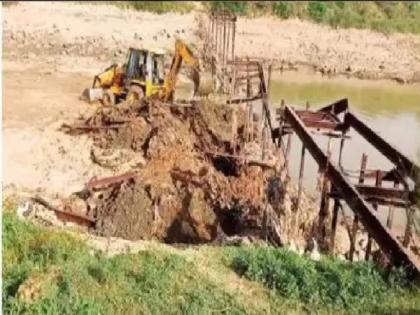 500 Tonne Iron Bridge Stolen In Bihar Rohtas | चोरांची अनोखी शक्कल, चक्क ५०० टन लोखंडी पूल गायब; गावकऱ्यांनी डोक्यावर हात मारला