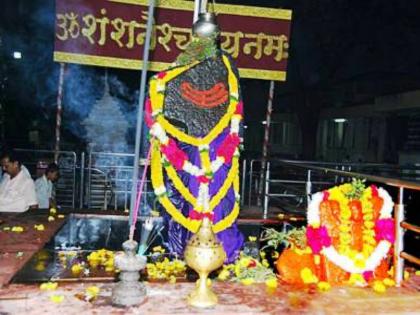 Shani Shingnapur Story: How Shani appeared in Shingnapur, know the reason why there is no theft! | Shani Shingnapur Story: शिंगणापुरात कसे प्रकटले शनिदेव, तिथे चोरी न होण्यामागे जाणून घ्या कारण!