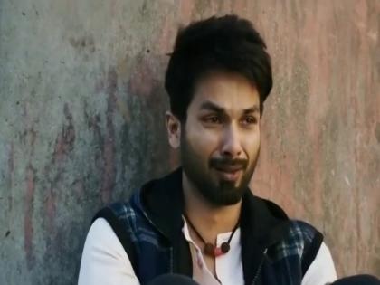 i cried 4 times watching jersey says shahid kapoor | अन् शाहिदला चार वेळा कोसळले रडू, जाणून घ्या याबद्दल