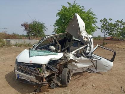 Devotee's car accident; Two died, three seriously injured | भाविकांच्या कारला अपघात; दाेघांचा मृत्यू, तिघे गंभीर जखमी