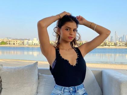 Suhana khan share her glamorous photos this is what her friend comment | आईचा ड्रेस घालून सुहाना खानने शेअर केला ग्लॅमरस फोटो, मैत्रिणीने केली ही कमेंट