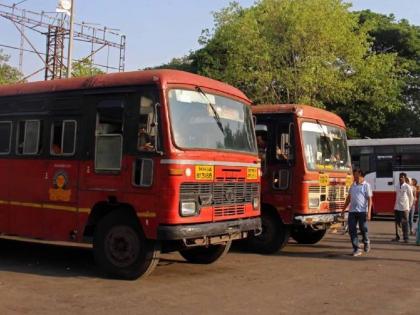 Electric shock to the driver who went to sleep on the ST stop due to heatstroke | उकाडा हाेत असल्याने एसटीच्या टपावर झोपण्यासाठी गेलेल्या चालकाला विजेचा धक्का