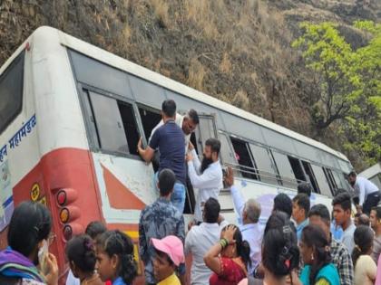 ST accident in Diveghat About 40 passengers are safe no casualties | दिवेघाटात एसटीचा अपघात; ४० प्रवासी सुखरूप, जीवितहानी नाही