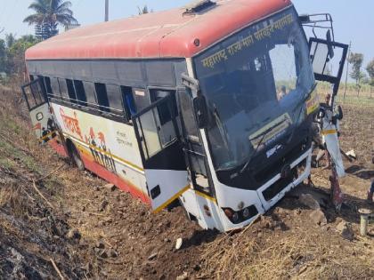 ST bus accident due to steering malfunction, several passengers injured; Incidents in Shirol Taluka Kolhapur | Kolhapur: स्टेरिंगमध्ये बिघाड झाल्याने एसटी बसचा अपघात, अनेक प्रवासी जखमी; शिरोळ तालुक्यातील घटना