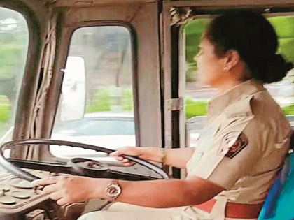 'Lal Pari' bus gets 5 women drivers, but away from 'steering', work as ticket collector | ‘लाल परी’ला मिळाल्या ५ महिला चालक; पण ‘स्टिअरिंग’पासून दूर, तिकीट फाडताय 