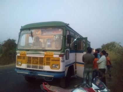 Washim: Three hours passenger detention due to alcoholic ST bus driver | वाशिम : मद्यपी एसटी बस चालकामुळे प्रवाशांचा तीन तास खोळंबा!