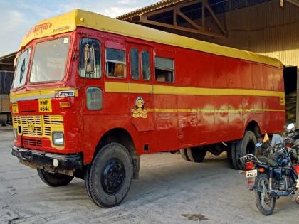 ST bus freight for fertilizer transport; | खत वाहतुकीसाठी एसटी बस मालधक्क्यावर ; नांदगाव तालुक्यात 40 टन खत रवाना