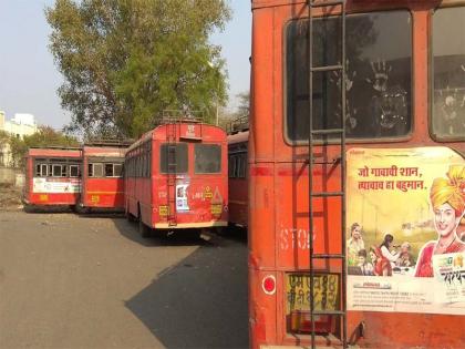 The wheel of the running bus came off; 80 passengers are safe due to the accident of the driver | धावत्या बसचे चाक निखळले; चालकाच्या प्रसंगावधानामुळे ८० प्रवासी सुखरूप