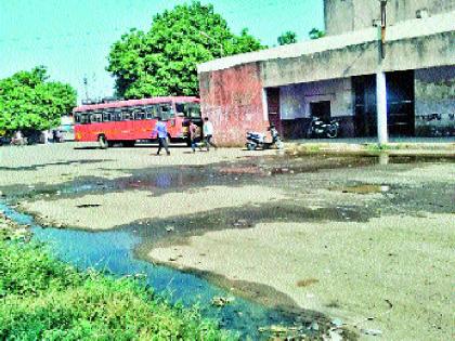  Soldiers on Junnar bus stand | जुन्नर बस स्थानकाला सांडपाण्याचा वेढा