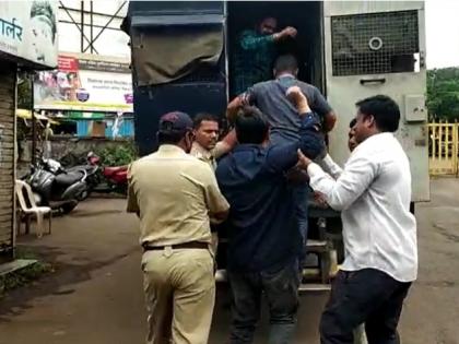 Jalasamadhi agitation ST workers arrested by police in Kolhapur | जलसमाधी आंदोलन : कोल्हापुरात एसटी कर्मचाऱ्यांना पोलिसांनी घेतले ताब्यात