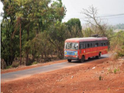 On the one hand 'Corona' Angavala ST 'Jaina'; Services at Shrivardhan depot disrupted | एकीकडे 'कोरोना' अन् गावाला एसटी 'जाईना'; चाकरमानी हैराण