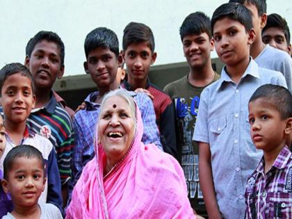 I never imagined that something like this would happen, Sindhutai dedicated the award | मी कधी कल्पनाच केली नाही, असं काहीतरी घडलंय, सिंधुताईंनी समर्पित केला पुरस्कार