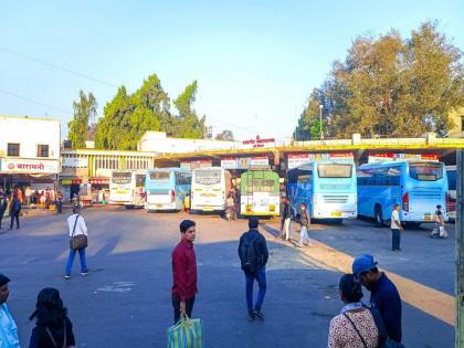 Security guards, CCTV and high mast lights at bus stops for the safety of passengers in Pune | पुण्यात प्रवाशांच्या सुरक्षेसाठी बसस्थानकांत सुरक्षारक्षक, सीसीटीव्ही अन् हायमाॅस्ट दिवे Security guards, CCTV and high mast lights at bus stops for the safety of passengers in Pune | पुण्यात प्रवाशांच्या सुरक्षेसाठी बसस्थानकांत सुरक्षारक्षक, सीसीटीव्ही अन् हायमाॅस्ट दिवे