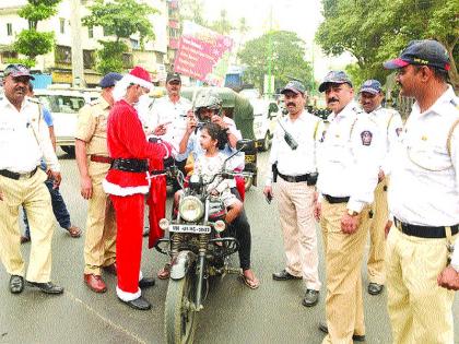 Awareness of traffic rules through Santa Claus | सांताक्लॉजद्वारे वाहतूक नियमांची जनजागृती