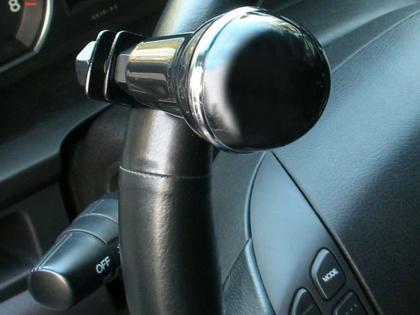 The Knob, which is easy to control with a tight grip on the vehicle's steering | वाहनाच्या स्टिअरिंगवरील पकड अधिक घट्ट करण्यासह सहज नियंत्रणासाठी उपयुक्त असलेला नॉब