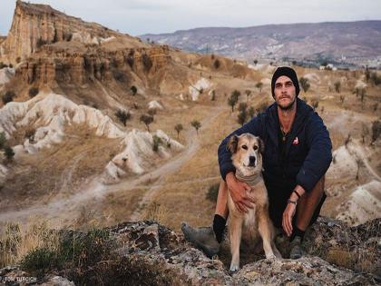 Dog, owner set record for world's longest walk, pair travels across 38 countries | मैत्रिणीच्या विरहात 'त्याने' ३८ देश पायी पालथे घातले; तब्बल ४८,००० किमी प्रवास 