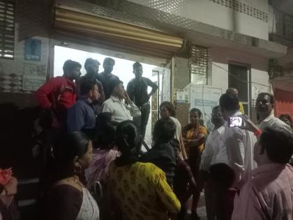 Aggressive women in Savarkar Nagar for toilet Issue of area | सुलभ शौचालयाचा महिलांनी ठोकले टाळे; सावरकर नगरातील महिला आक्रमक