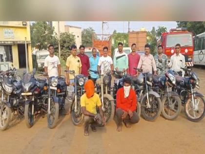 a bike thief caught in police net while escaping, nine two-wheelers seized with five bullets | अन् दुचाकीचोरटा 'असा' अडकला जाळ्यात, पाच बुलेटसह नऊ दुचाकी जप्त