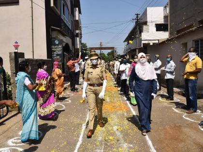 This incident on police, health workers is ... without ghosts, without future ... | पोलीस, आरोग्य कर्मचाऱ्यांवरील हा प्रसंग म्हणजे... न भुतो न भविष्यतो...