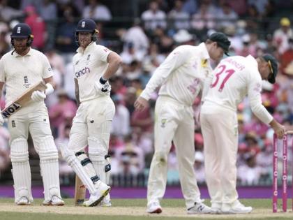 Ashes ENG vs AUS Bizarre Video ball clips stumps umpire gives LBW but Ben Stokes Survives | Ashes, ENG vs AUS: गोंधळच गोंधळ... स्टंपवर लागला चेंडू, पंचांनी दिला LBW तरीही बेन स्टोक्स नाबादच (Video)