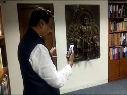 WhatsApp Call from Prithviraj chavan matter to Ashwini trapped in China | Video : चीनमध्ये अडकलेल्या अश्विनीला पृथ्वीराज 'बाबांचा' व्हॉट्सअप कॉल