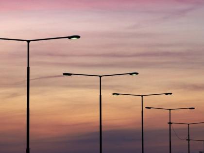 Street lights; Six month's payment is pending | सहा महिन्यांचे देयक थकीत; पथदिव्यांकडे दुर्लक्ष