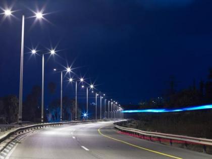 ... finally paving the way for the erection of streetlights on four major roads | ...अखेर चार प्रमुख रस्त्यांवर पथदिवे उभारण्याचा मार्ग प्रशस्त