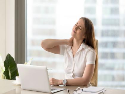 Ten minutes of office exercise will save you from body stiffness | फक्त दहा मिनिटांच्या 'या' ऑफिस एक्सरसाइज स्ट्रेस दूर ठेवतील!