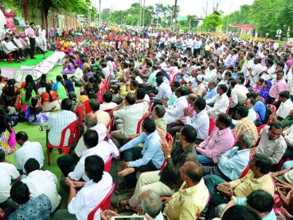 Demonstrate power of government employees in Nagpur | नागपुरात शासकीय कर्मचाऱ्यांचे शक्ती प्रदर्शन