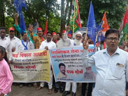 Movement of Navi Mumbai Vikas Aghadi against water scarcity March on Nerul office | पाणी टंचाईविरोधात नवी मुंबई विकास आघाडीचे आंदोलन; नेरूळ कार्यालयावर मोर्चा 