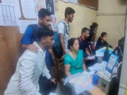 Future police from now on night duty Stay at cyber cafe to fill police constable application form | भावी पोलिसांना आतापासुनच नाइट ड्यूटी! पाेलीस शिपाई पदाचा अर्ज भरण्यासाठी सायबर कॅफेतच मुक्काम