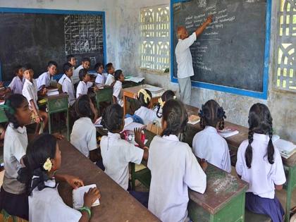 An incident that tarnishes the teaching profession Teacher abuse with 13 girls Class VII | शिक्षकी पेशाला काळीमा फासणारी घटना; शिक्षकाचे सातवीच्या 13 मुलींसोबत विकृत चाळे