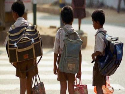 driver's obstinacy; Students march to school in the rain due to non-stopping of the bus | चालकाचा आडमुठेपणा; बस न थांबविल्याने शाळेसाठी पावसातच विद्यार्थ्यांची पायपीट