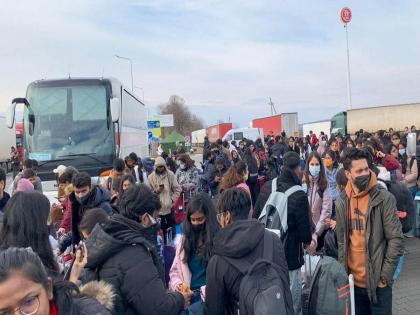 indian students stranded on hungarian poland border no food in russia ukraine conflict | हंगेरी, पोलंड सीमेवर भारतीय विद्यार्थी अडकले; अन्नाची सोय नाही