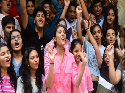 State's overall result drops by 1.71 percent; percentage of girls is 3.83 more than boys | SSC Result 2025: राज्याच्या एकूण निकालात १.७१ टक्क्याने घट; मुलांच्या तुलनेत मुलींचा टक्का ३.८३ अधिक State's overall result drops by 1.71 percent; percentage of girls is 3.83 more than boys | SSC Result 2025: राज्याच्या एकूण निकालात १.७१ टक्क्याने घट; मुलांच्या तुलनेत मुलींचा टक्का ३.८३ अधिक